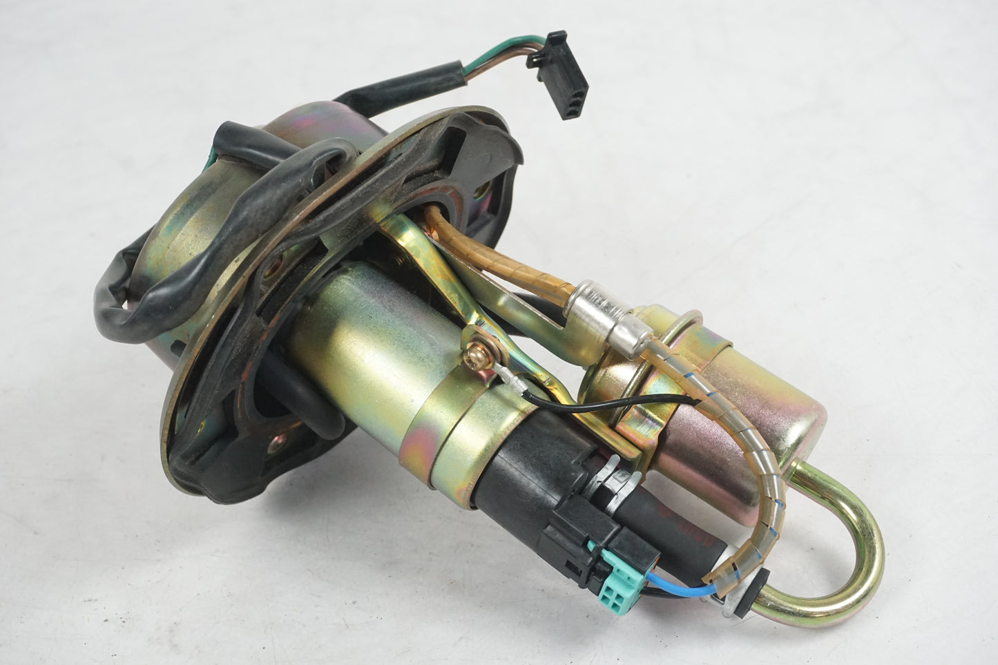 Höger sida på Bensinpump insprut från en Honda CBR 900 RR -2000 motorcykel.