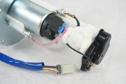 Höger sida på Bensinpump insprut från en Kawasaki Z 750 -2008 motorcykel.