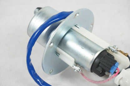 Vänster sida på Bensinpump insprut från en Kawasaki Z 750 -2008 motorcykel.