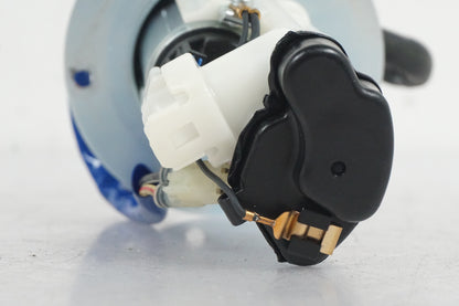 Snett uppifrån på Bensinpump insprut från en Kawasaki Z 750 -2008 motorcykel.