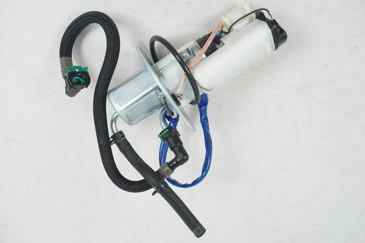 Framsidan på Bensinpump insprut från en Kawasaki Z 800 -2014 motorcykel.