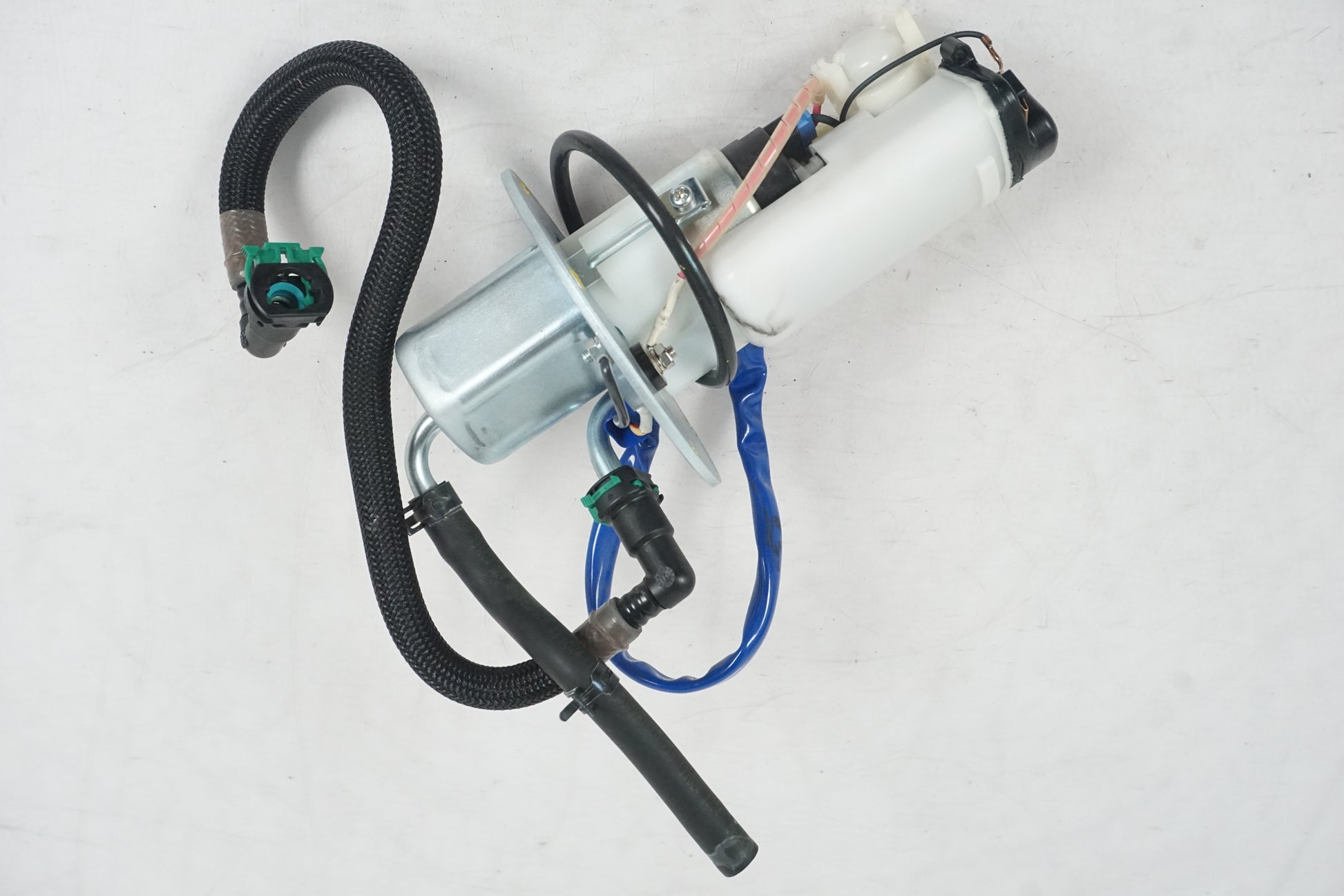 Framsidan på Bensinpump insprut från en Kawasaki Z 800 -2014 motorcykel.