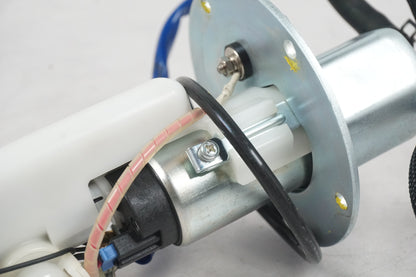 Höger sida på Bensinpump insprut från en Kawasaki Z 800 -2014 motorcykel.