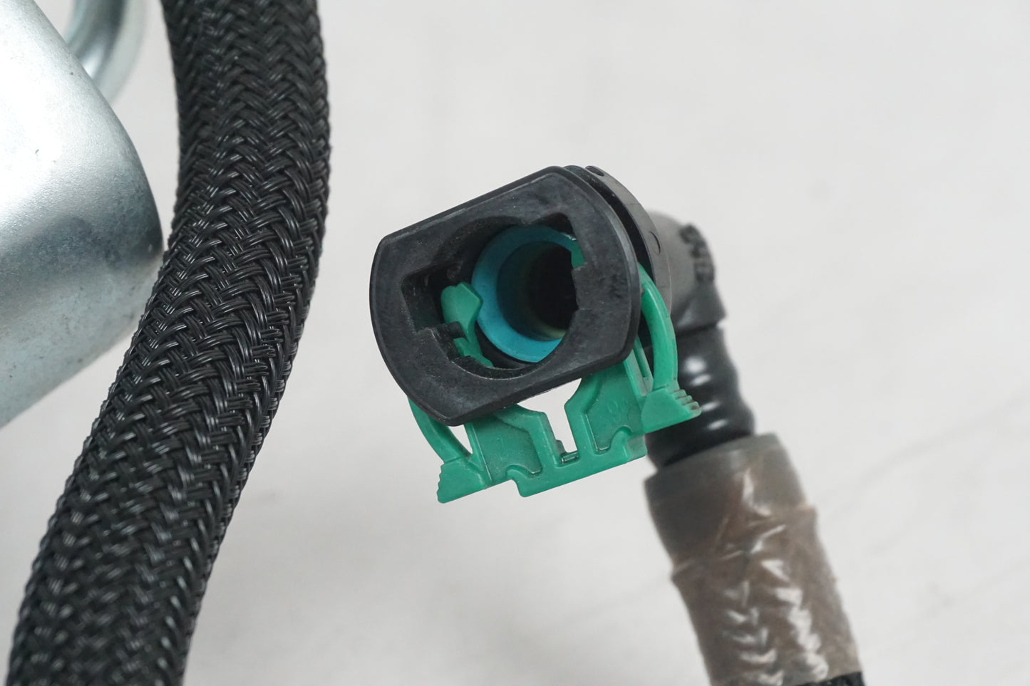 Vänster sida på Bensinpump insprut från en Kawasaki Z 800 -2014 motorcykel.