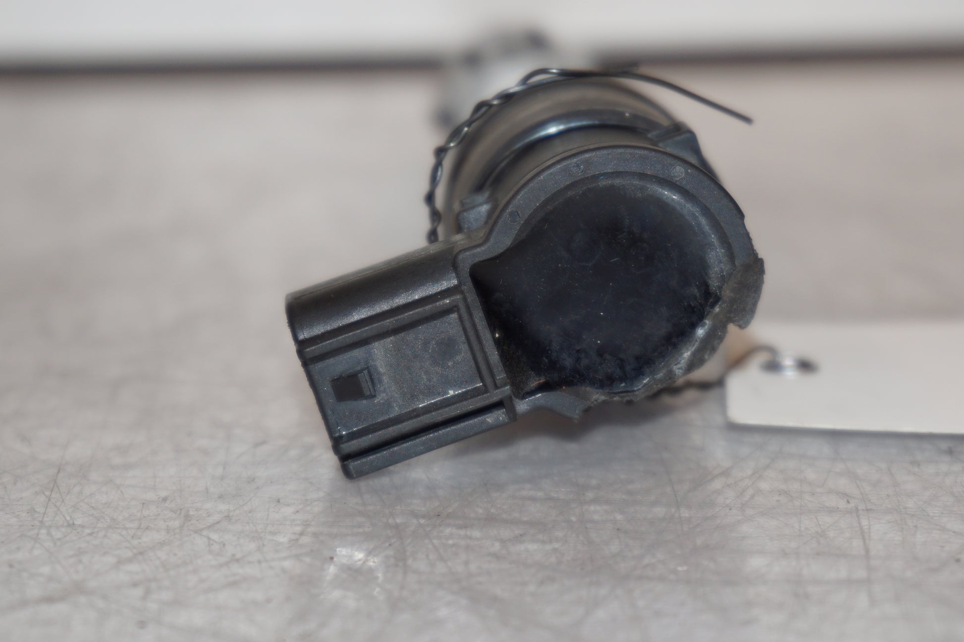 Snett nerifrån på Tändspole från en Kawasaki Z 900 -2017 motorcykel.