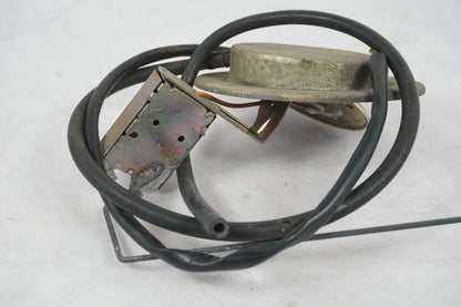 Baksidan på Bensintankgivare från en Suzuki GSX 1100 -1992 motorcykel.