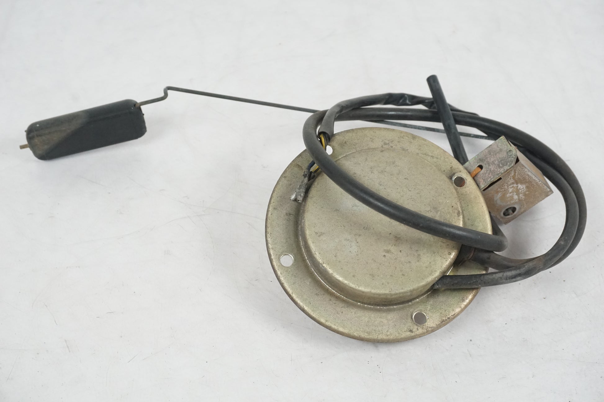 Höger sida på Bensintankgivare från en Suzuki GSX 1100 -1992 motorcykel.