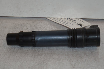 Höger sida på <p>Tändspole vänster från Kawasaki ER-6N ABS 2014.</p>

<p>Denso 129700-5359.</p> motorcykel.