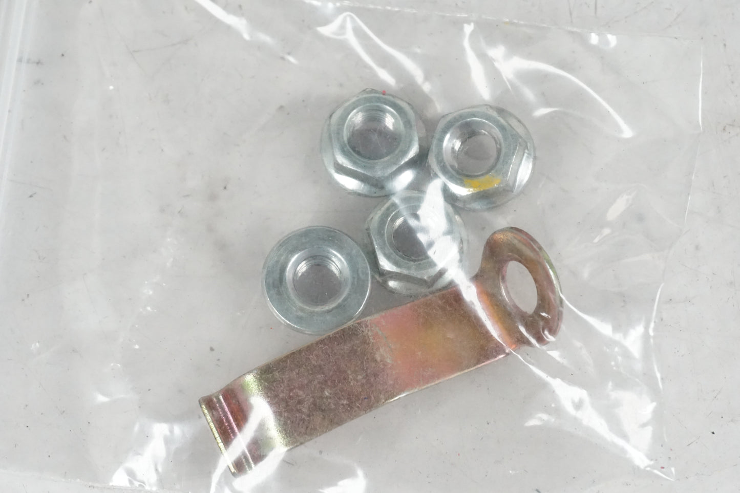 Baksidan på Bensintankgivare från en Honda VFR 800 -2005 motorcykel.