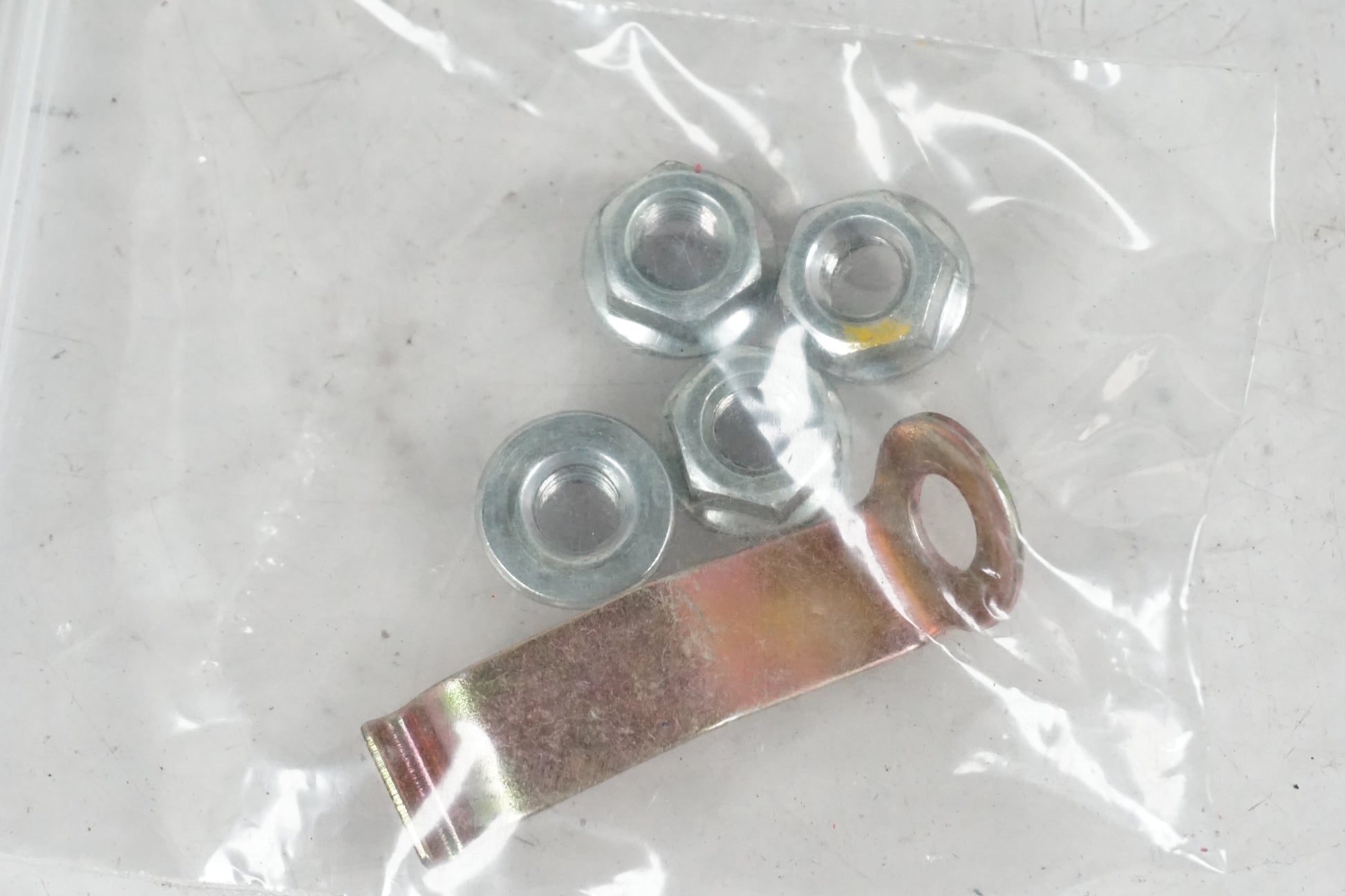 Baksidan på Bensintankgivare från en Honda VFR 800 -2005 motorcykel.