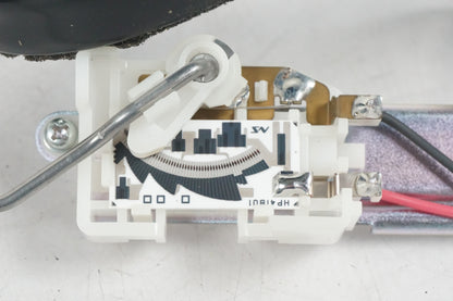 Vänster sida på Bensintankgivare från en Honda VFR 800 -2005 motorcykel.