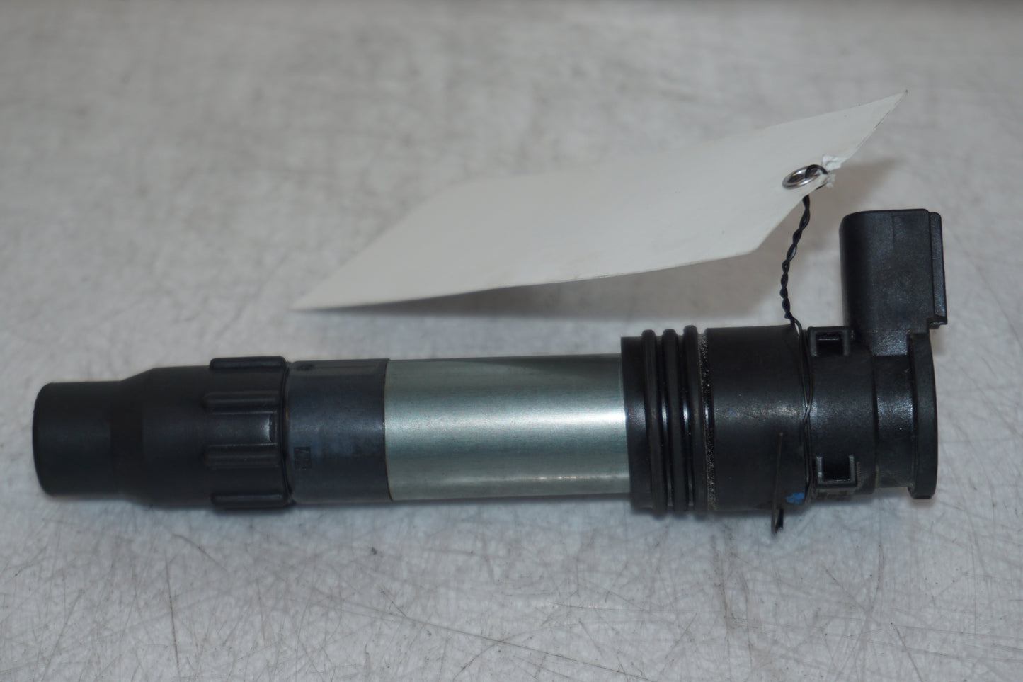 Baksidan på Tändspole från en Kawasaki Ninja 300 -2014 motorcykel.