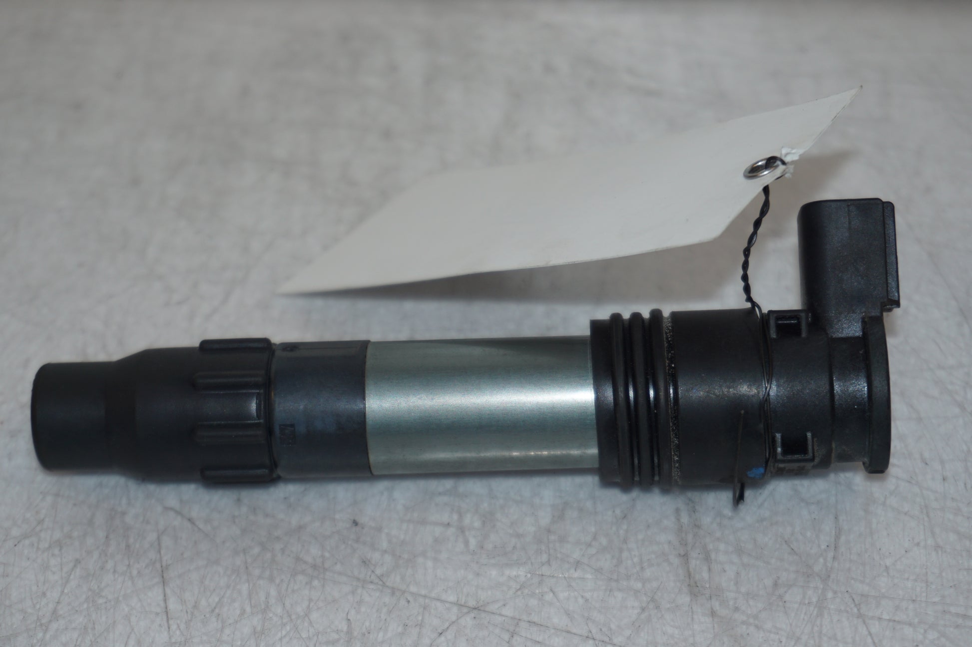 Baksidan på Tändspole från en Kawasaki Ninja 300 -2014 motorcykel.