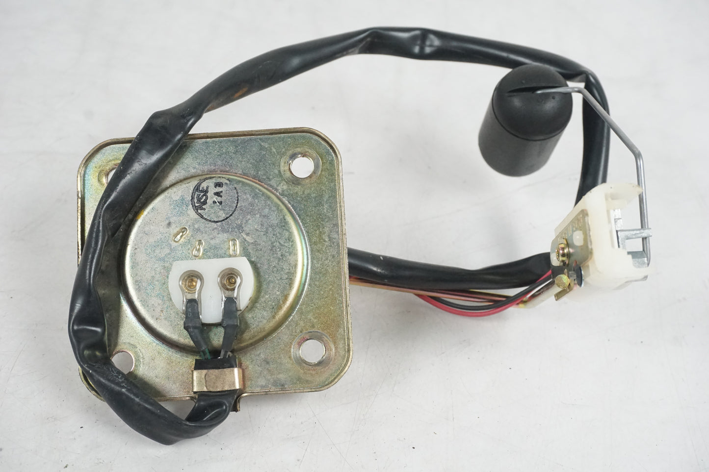 Snett uppifrån på Bensintankgivare från en Honda CB 1300 F -2004 motorcykel.