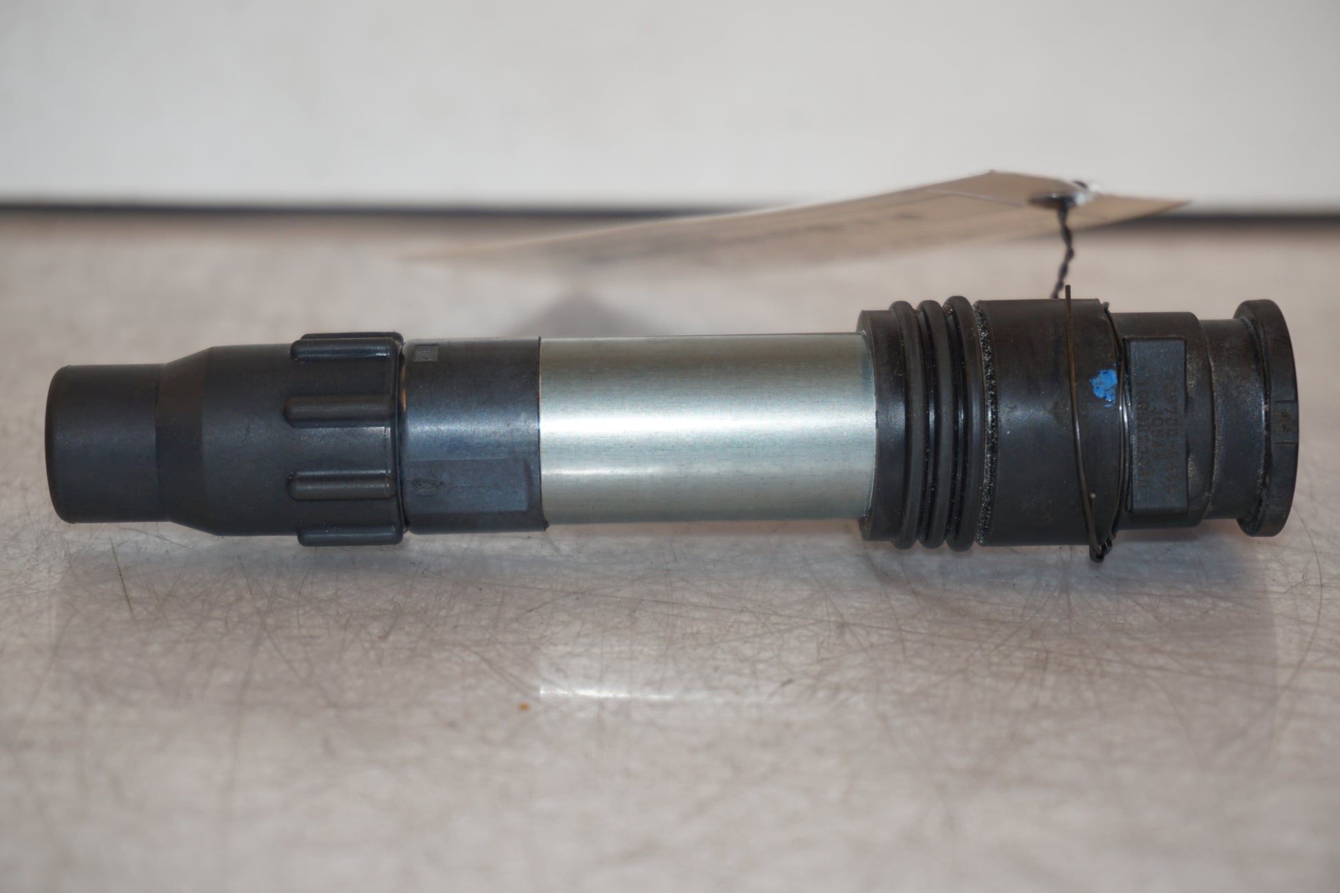 Höger sida på Tändspole från en Kawasaki Ninja 300 -2014 motorcykel.