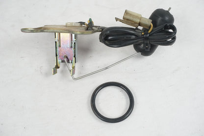 Framsidan på Bensintankgivare från en Honda VF 750 S -1982 motorcykel.