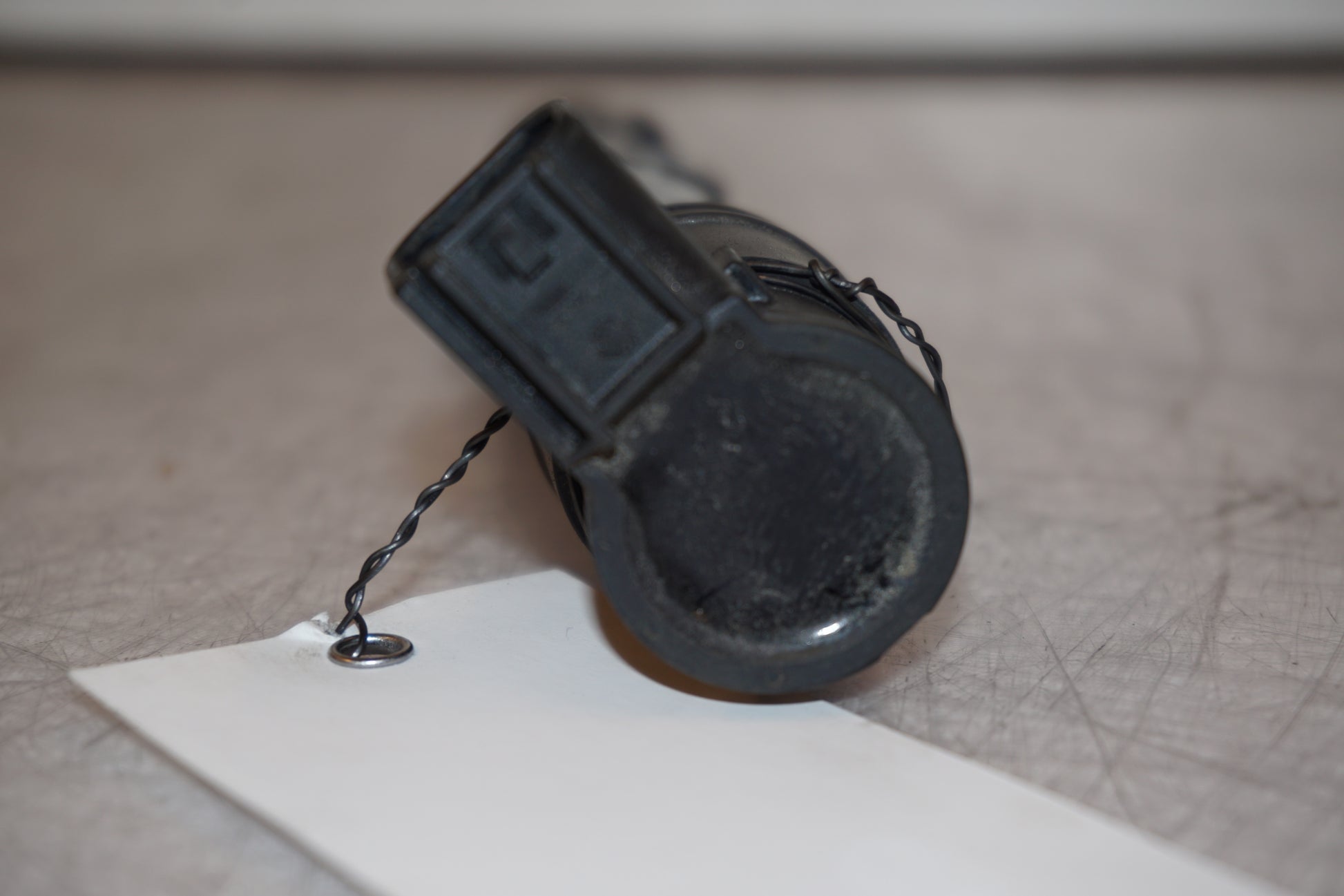 Snett nerifrån på Tändspole från en Kawasaki Ninja 300 -2014 motorcykel.