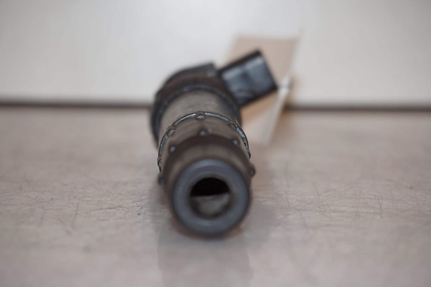 Snett uppifrån på <p>Tändspole höger från Kawasaki ER-6N ABS.</p>

<p>Denso 129700-5359.</p> motorcykel.