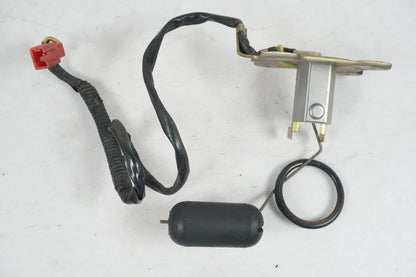 Framsidan på Bensintankgivare från en Honda VF 750 S -1982 motorcykel.