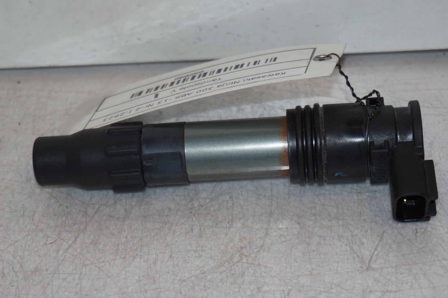 Framsidan på Tändspole från en Kawasaki Ninja 300 -2014 motorcykel.