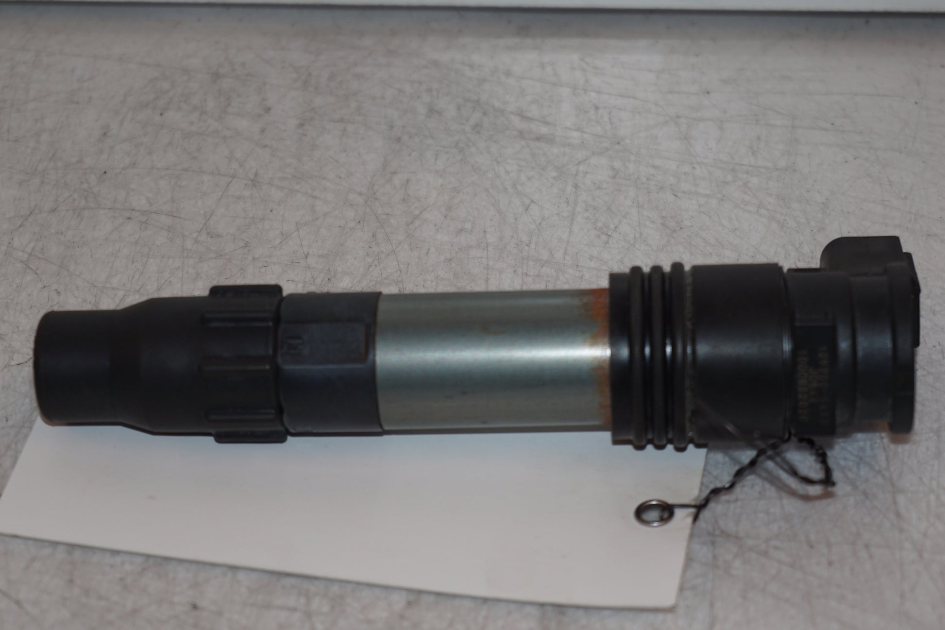 Höger sida på Tändspole från en Kawasaki Ninja 300 -2014 motorcykel.