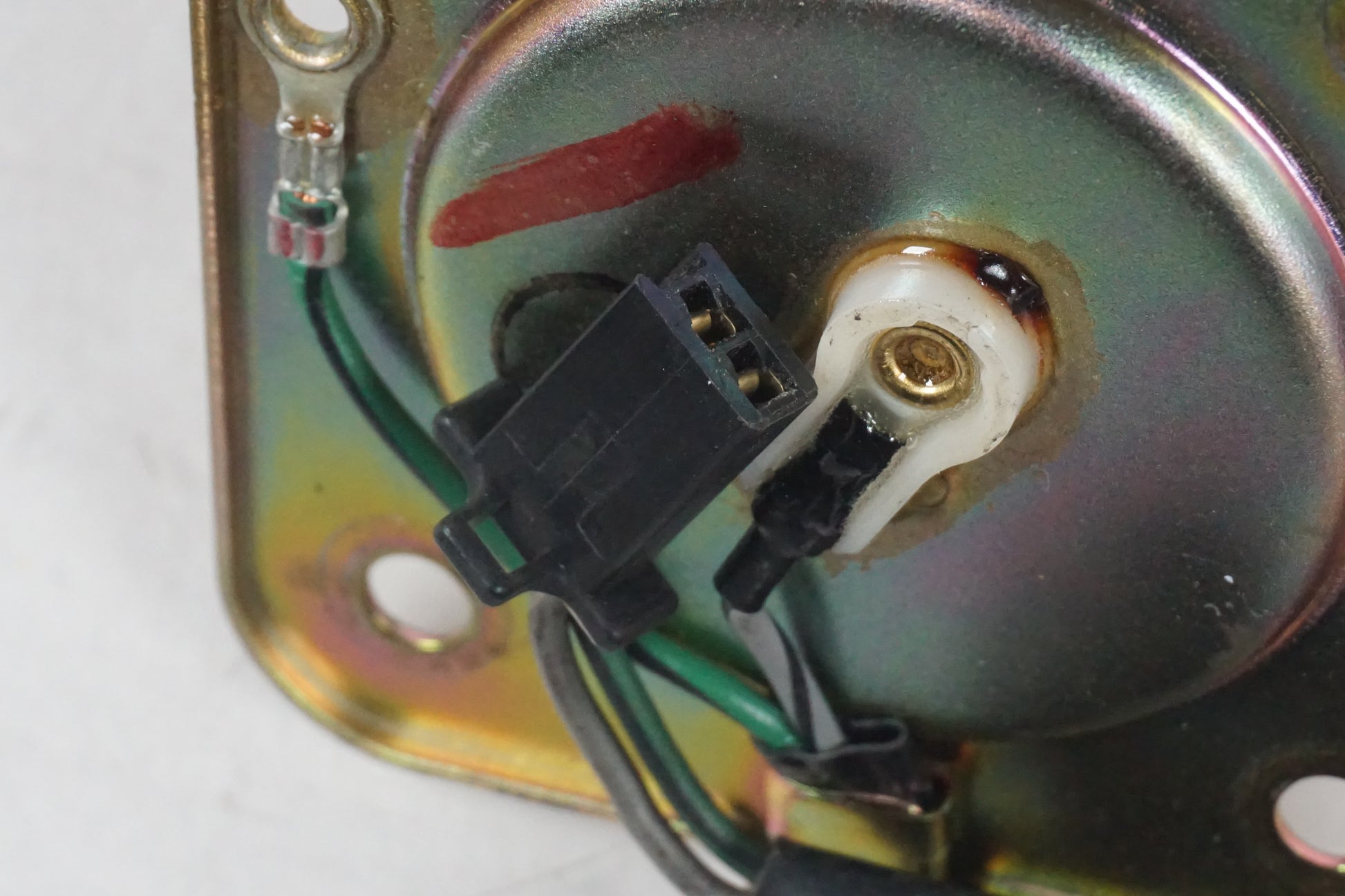 Vänster sida på Bensintankgivare från en Honda VFR 750 -1990 motorcykel.