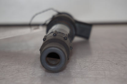 Snett uppifrån på Tändspole från en Kawasaki Ninja 300 -2014 motorcykel.