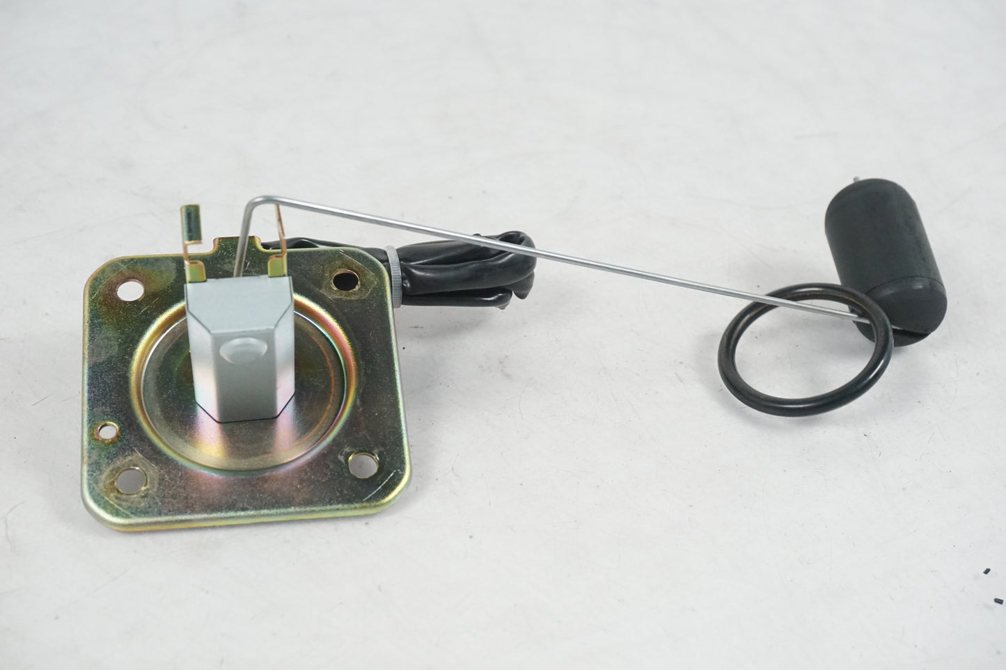 Snett uppifrån på Bensintankgivare från en Honda VFR 750 -1990 motorcykel.