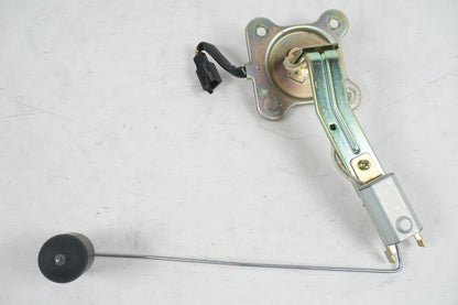 Höger sida på Bensintankgivare från en Honda GL 1500 -1998 motorcykel.