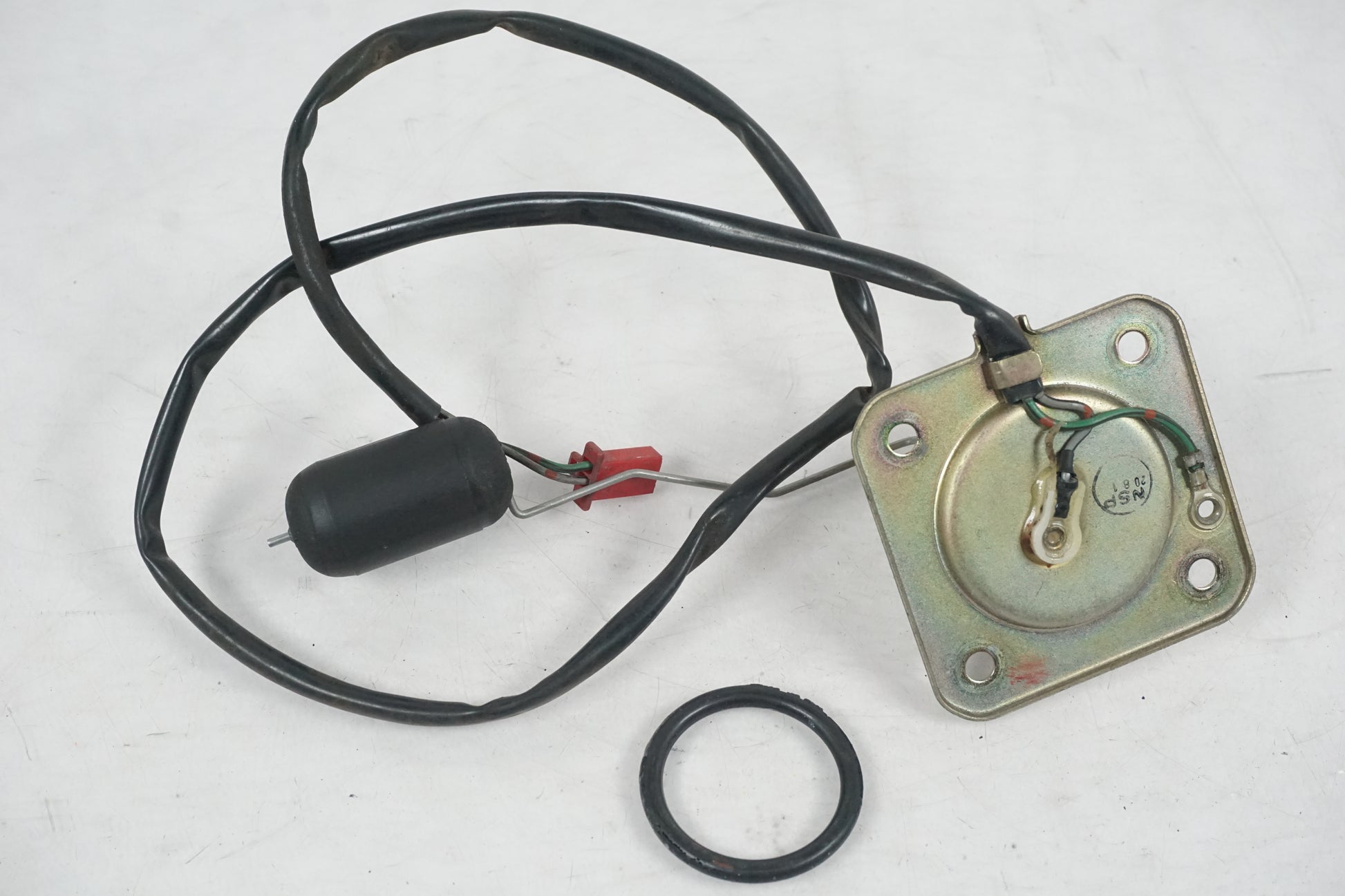 Framsidan på Bensintankgivare från en Honda CBR 1000 F -1993 motorcykel.