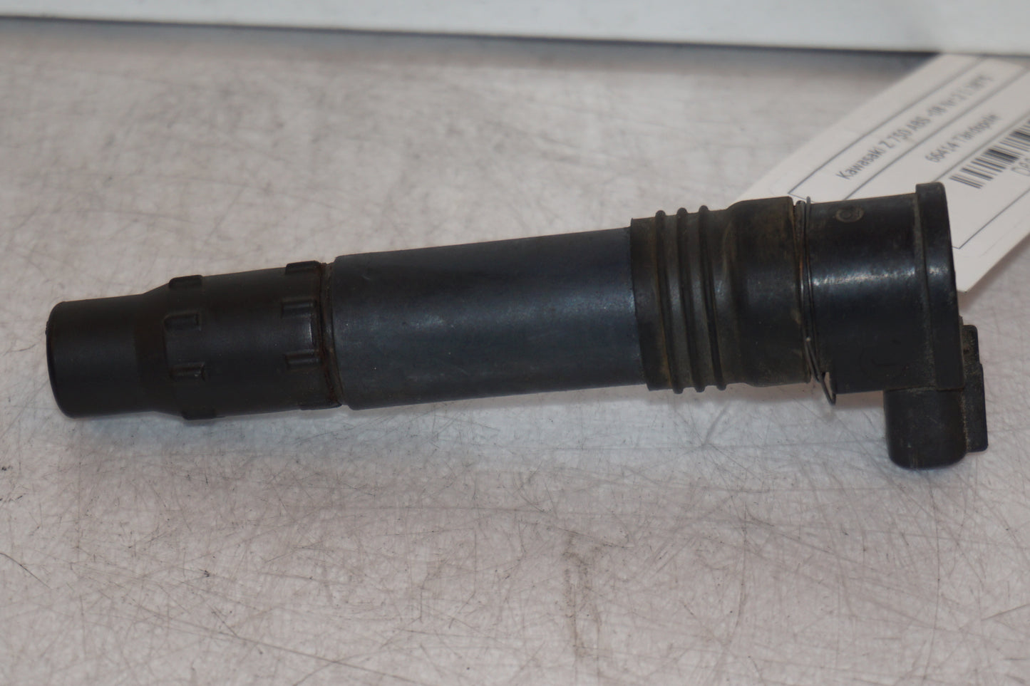 Vänster sida på Tändspole från en Kawasaki Z 750 -2008 motorcykel.