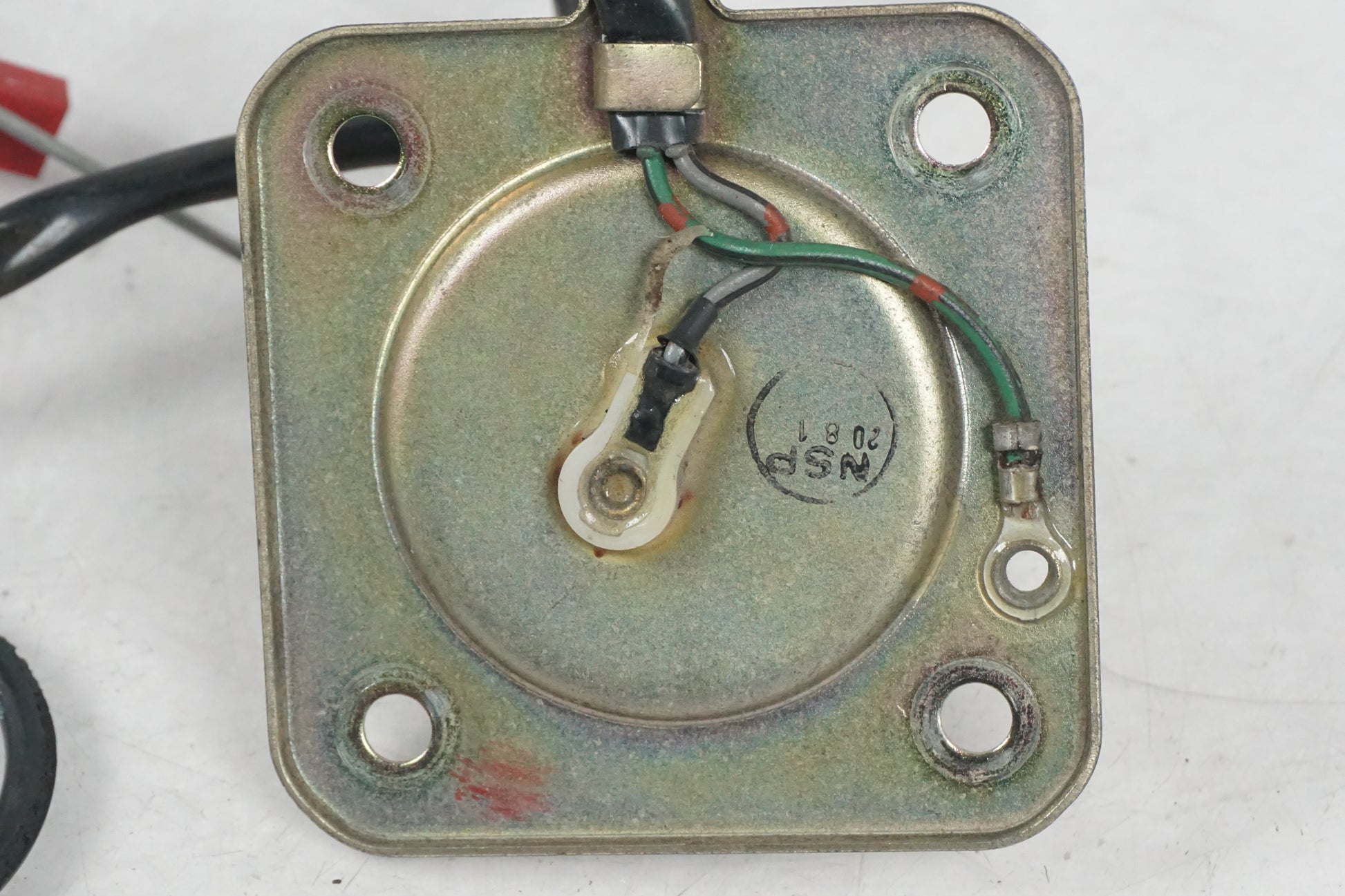 Baksidan på Bensintankgivare från en Honda CBR 1000 F -1993 motorcykel.