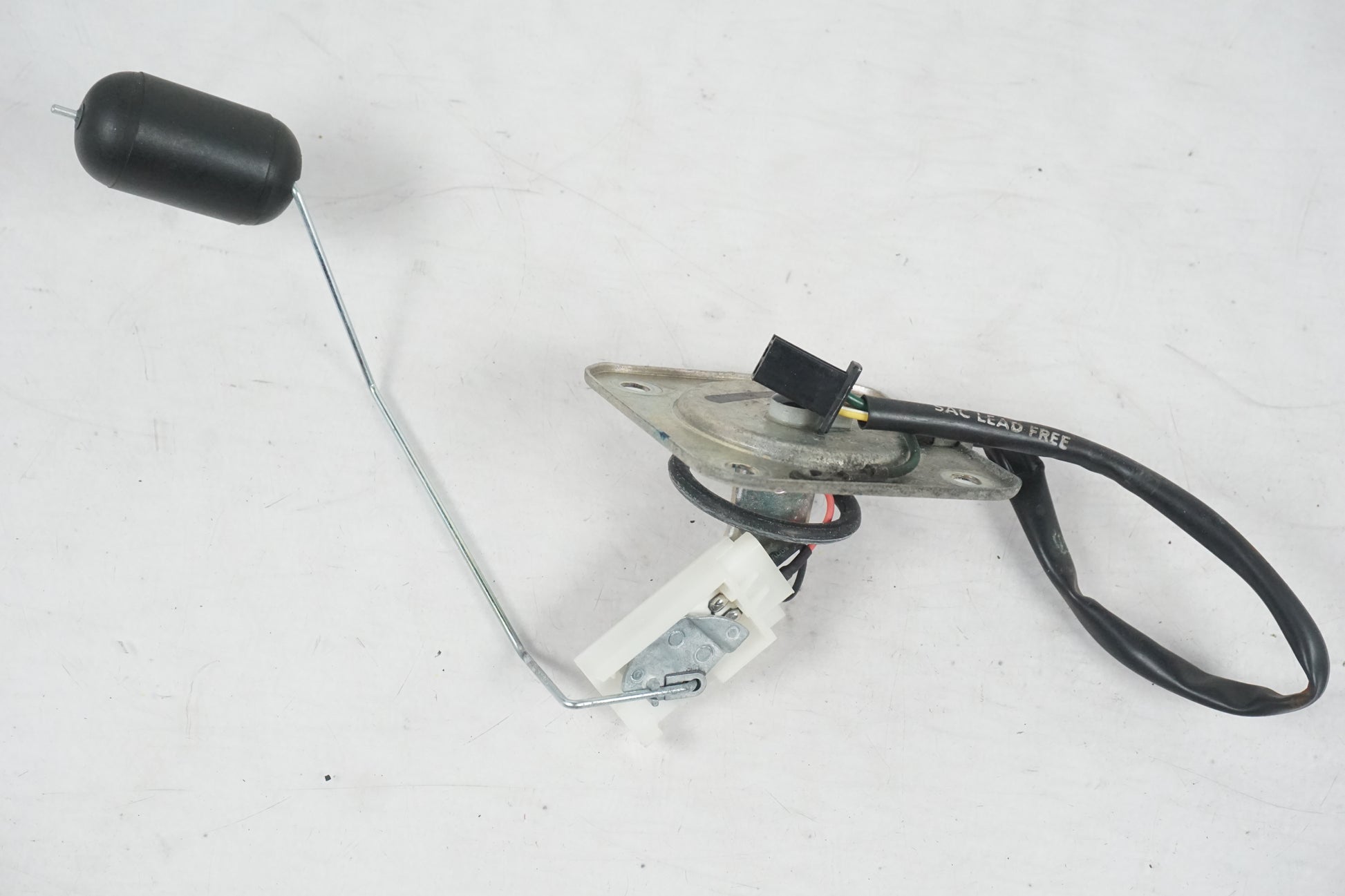 Framsidan på Bensintankgivare från en Honda CBF 125 -2010 motorcykel.