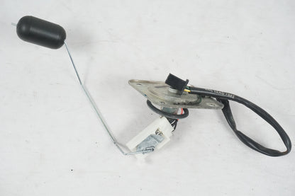 Framsidan på Bensintankgivare från en Honda CBF 125 -2010 motorcykel.