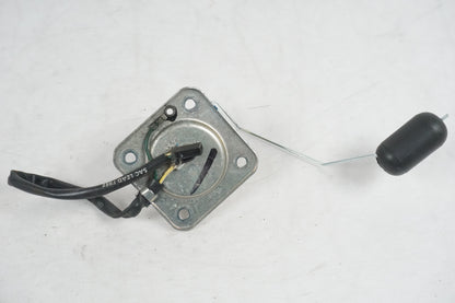 Höger sida på Bensintankgivare från en Honda CBF 125 -2010 motorcykel.