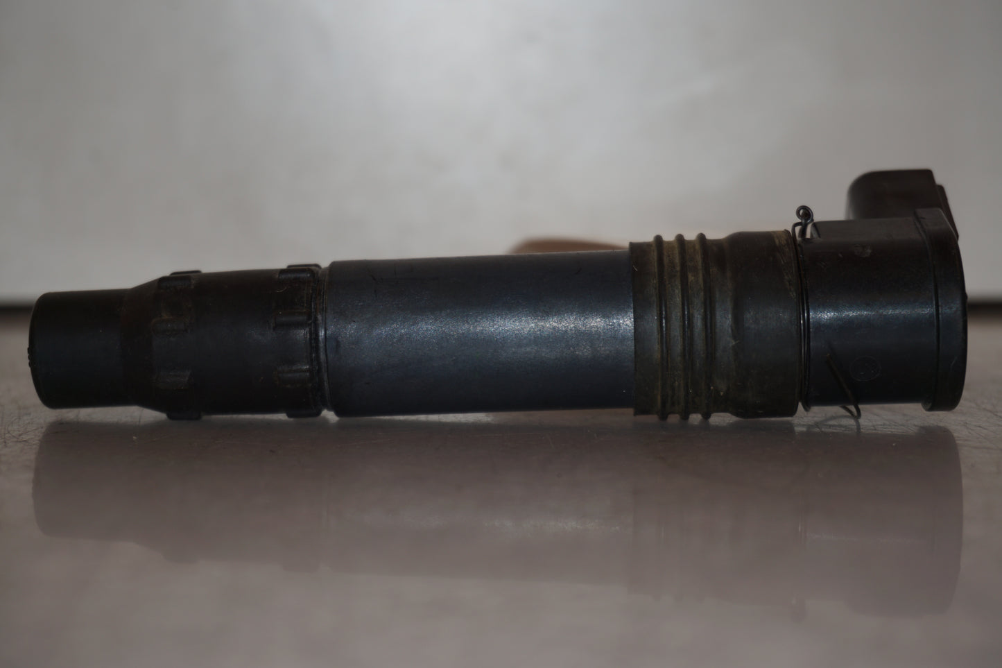 Vänster sida på Tändspole från en Kawasaki Z 750 -2008 motorcykel.