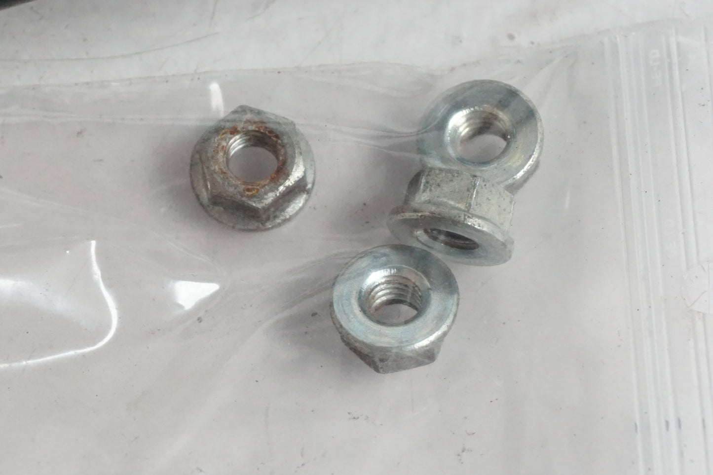 Baksidan på Bensintankgivare från en Honda CBR 1000 F -1987 motorcykel.