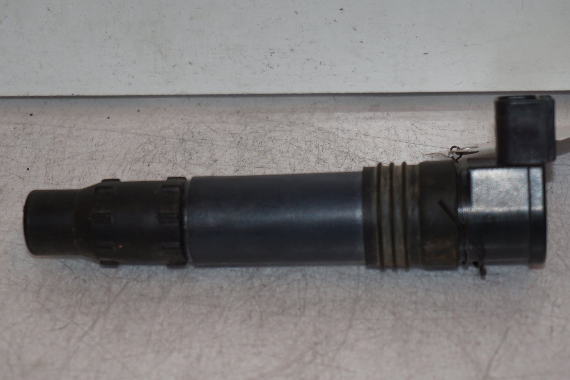 Baksidan på Tändspole från en Kawasaki Z 750 -2008 motorcykel.