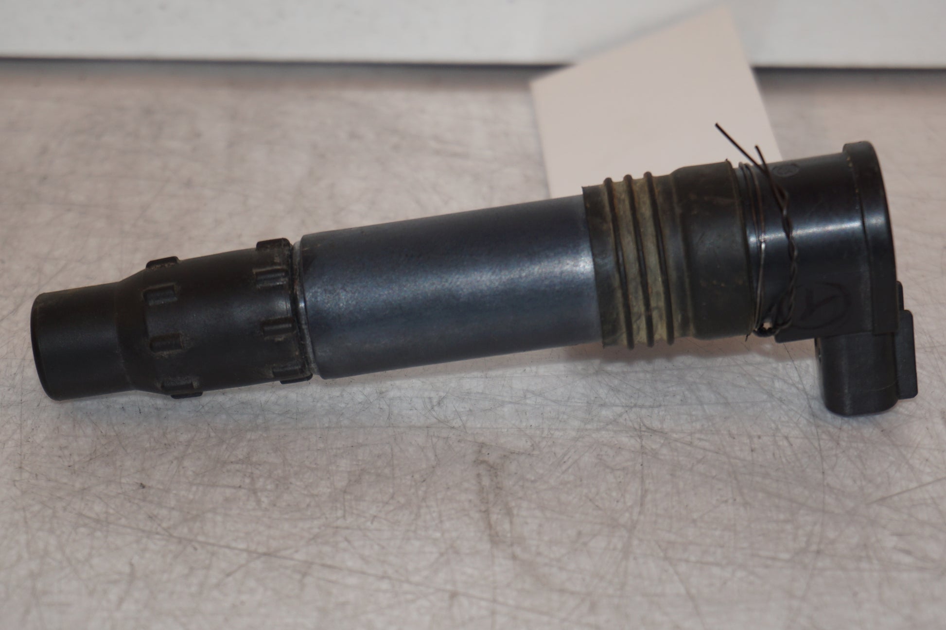 Vänster sida på Tändspole från en Kawasaki Z 750 -2008 motorcykel.