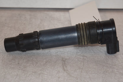 Vänster sida på Tändspole från en Kawasaki Z 750 -2008 motorcykel.