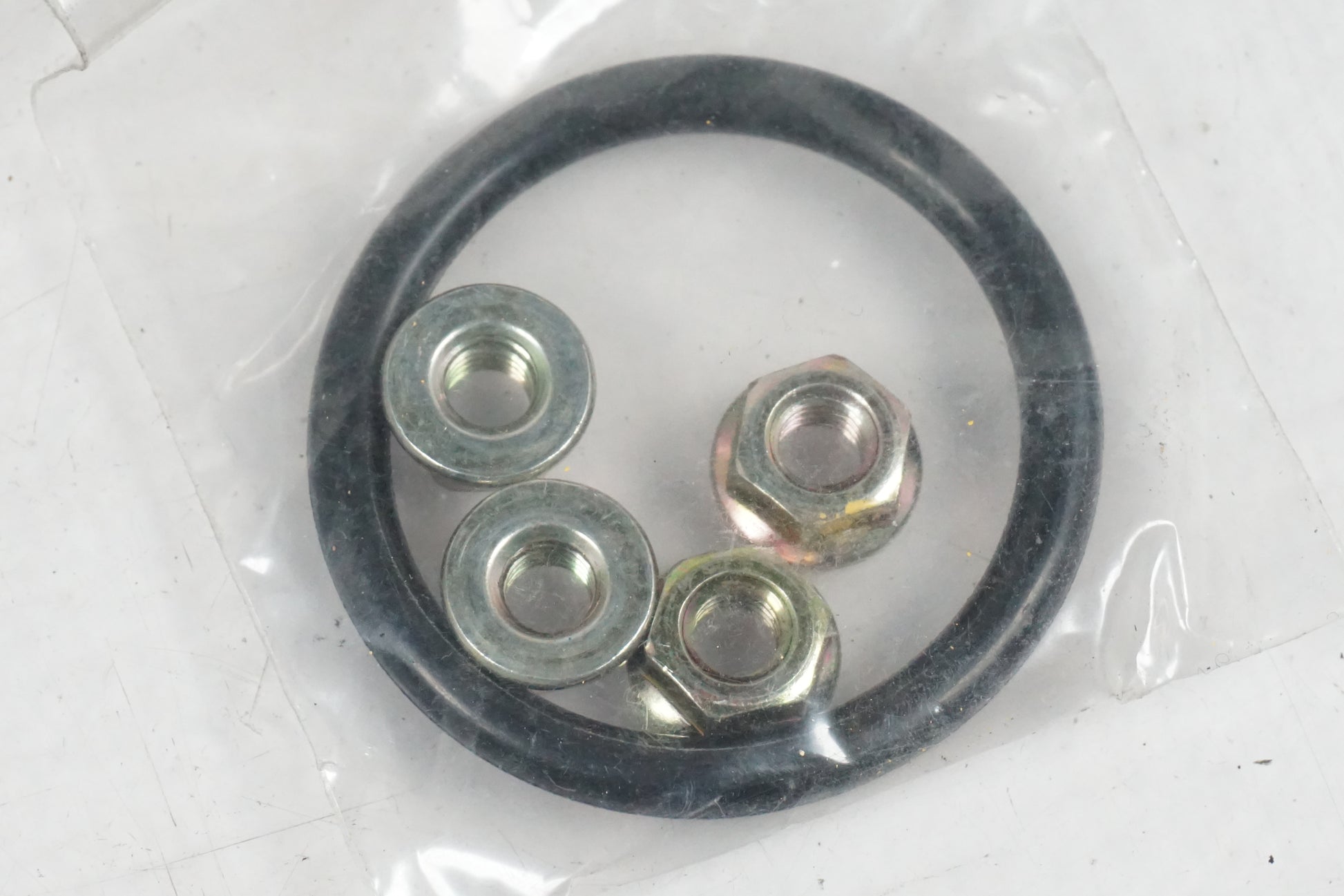 Baksidan på Bensintankgivare från en Honda CBR 1100 XX -2000 motorcykel.