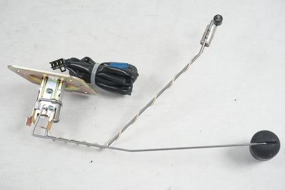 Vänster sida på Bensintankgivare från en Honda CBR 1100 XX -2000 motorcykel.