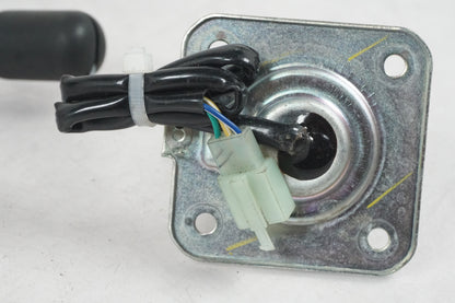 Baksidan på Bensintankgivare från en Honda CBR 125 R -2005 motorcykel.