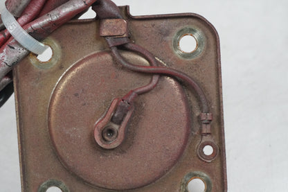 Baksidan på Bensintankgivare från en Honda CBR 1000 F -1987 motorcykel.