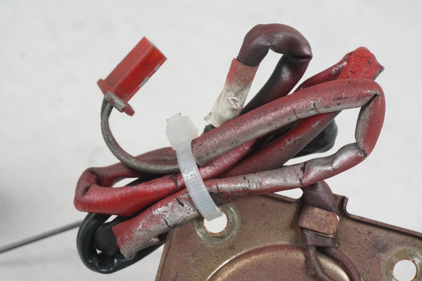 Höger sida på Bensintankgivare från en Honda CBR 1000 F -1987 motorcykel.