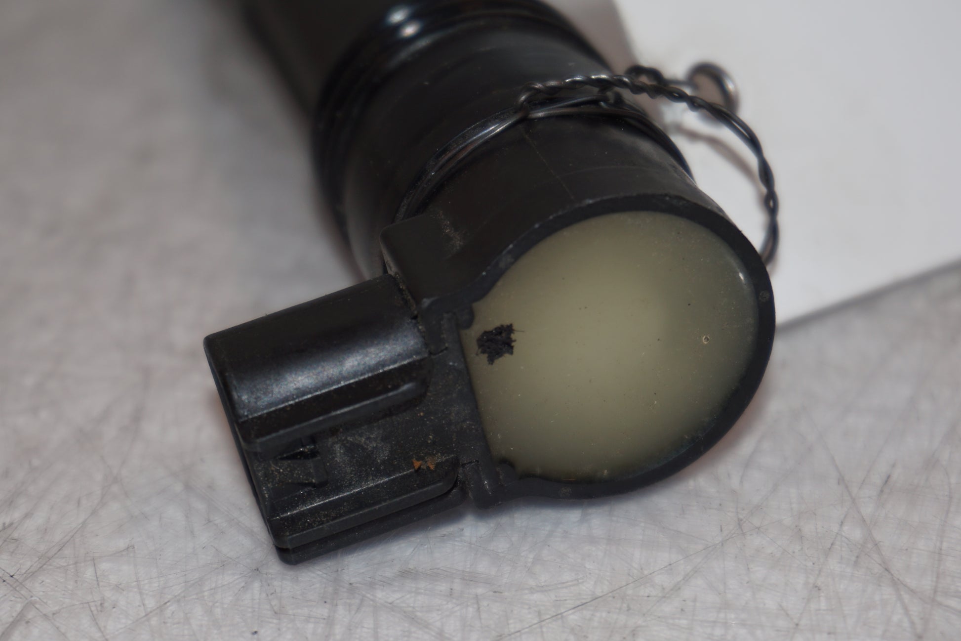 Snett nerifrån på Tändspole från en Kawasaki ZZ-R 1400 -2007 motorcykel.