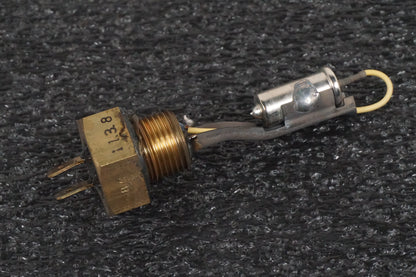 Framsidan på Bensintankgivare från en Honda VT 750 -2008 motorcykel.