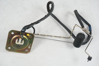 Framsidan på Bensintankgivare från en Honda CBR 1100 XX -1998 motorcykel.