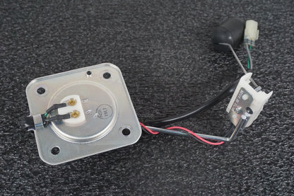 Framsidan på Bensintankgivare från en Honda CB 600 Hornet -2007 motorcykel.