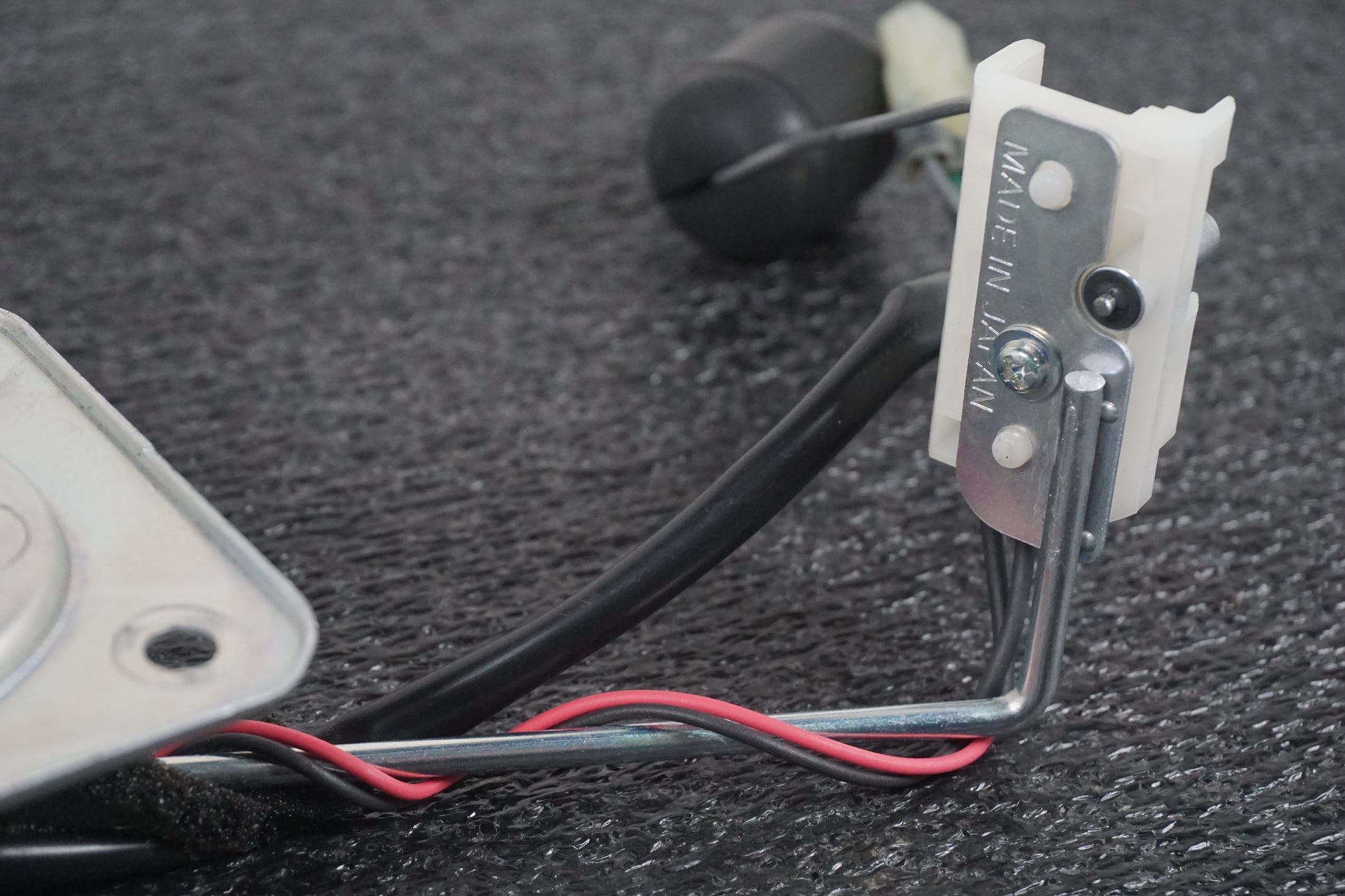 Höger sida på Bensintankgivare från en Honda CB 600 Hornet -2007 motorcykel.